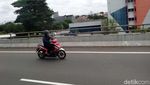 Banjir di Jl Yos Sudarso, Sepeda Motor Masuk Tol Wiyoto Wiyono