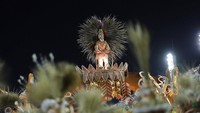 Tak sedikit wisatawan yang datang ke Brasil untuk melihat langsung kemeriahan karnaval yang rutin digelar setiap tahun tersebut. AP Photo/Silvia Izquierdo.