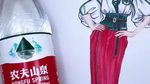 Desainer China Ini Bikin Model Baju Terinspirasi Minuman Kemasan