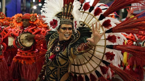 Melihat Kemeriahan Karnaval Rio di Brasil