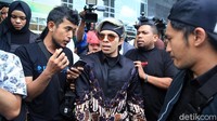 Atta pun mengatakan mungkin saja manajemen mereka awam soal hak cipta hingga terjadinya masalah tersebut.
