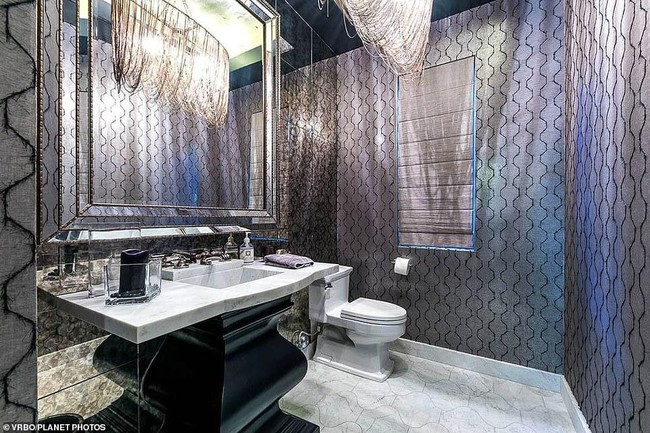 Rumah seluas 12 meter persegi itu memiliki delapan ruangan tidur dengan berbagai ruangan bergaya modern. Pun memiliki berbagai fasilitas mewah. Foto: Dok. VRBO