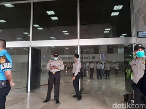 Kepulan Asap di Lobi Gedung Nusantara III Berkurang, Alarm Terus Berbunyi