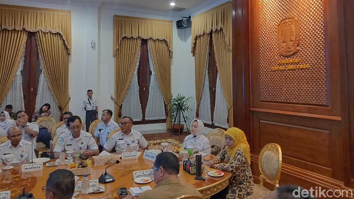 khofifah menerima kunjungan bmkg