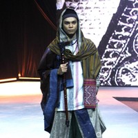 Deden Siswanto merilis koleksi busana muslim sarung dengan gaya kekinian di ajang Muslim Fashion Festival 2020, Jakarta Convention Center, Jakarta, Jumat [21/2/2020]. Foto: Mohammad Abduh/Wolipop.