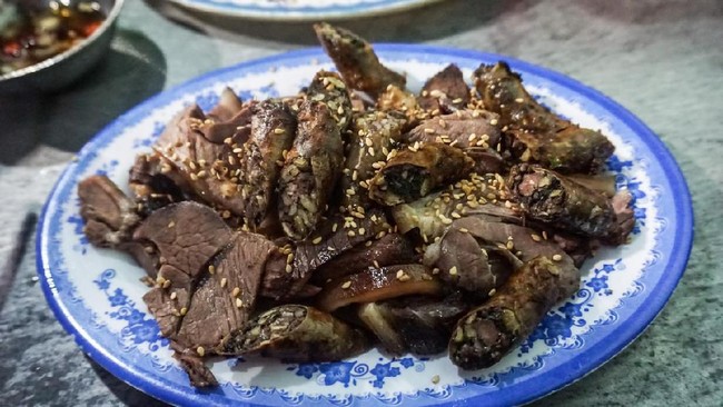 Terjadi Keracunan, Ini 5 Bahaya Makan Daging Anjing