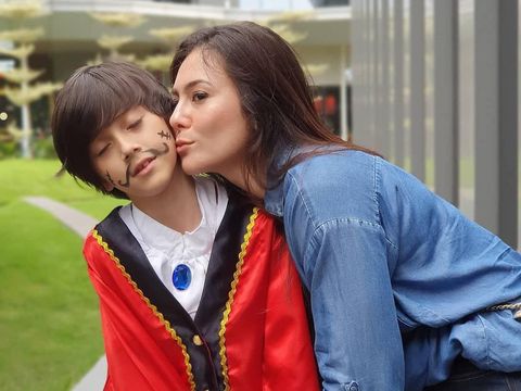 Cara Wulan Guritno Ajarkan Pola Hidup Sehat ke Anak-anaknya