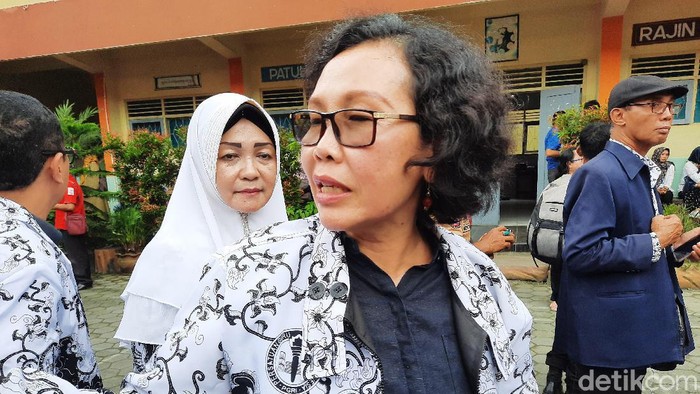 Ketua Umum PB PGRI Unifah Rosidi di SMPN 1 Turi, Sleman, Senin (24/2/2020)