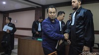 Sebab, majelis hakim meyakini Mujib bersalah menyuap Risyanto Suanda (saat itu Dirut Perum Perikanan Indonesia) sebesar USD 30 ribu.