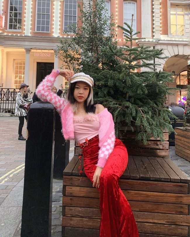 Karena kurang makan dan terus latihan, pingsan pun menjadi sebuah hal yang lumrah. Tak jarang sesama trainee akan menggendong temannya yang pingsan menuju asrama mereka. Euodias sendiri pernah pingsan dua kali.Foto: Instagram @euo.coeur