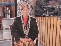 Kocak Exo L Bikin Pesta Bujang Untuk Chen Di Jakarta
