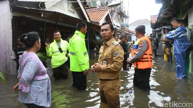 8 Desa di Batang Kebanjiran, Warga Emoh Mengungsi