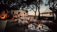 Restoran ini memiliki salah satu pemandangan terbaik di dunia. Setiap harinya ratusan turis dari berbagai negara mampir ke restoran ini. Foto: Instagram @fortgeorgecroatia