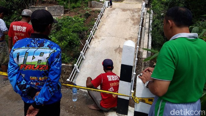 Jembatan Pusung–Surodadi, di Boyolali ambrol