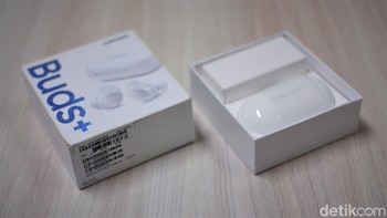 Inilah isi dalam paket penjualannya. Foto: Adi Fida Rahman/detikINET