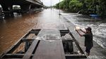 Banjir Masih Rendam KBN Cakung