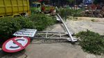 Penampakan Pohon Beringin yang Tumbang di Depan Monas