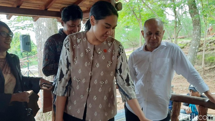 Putri Tanjung