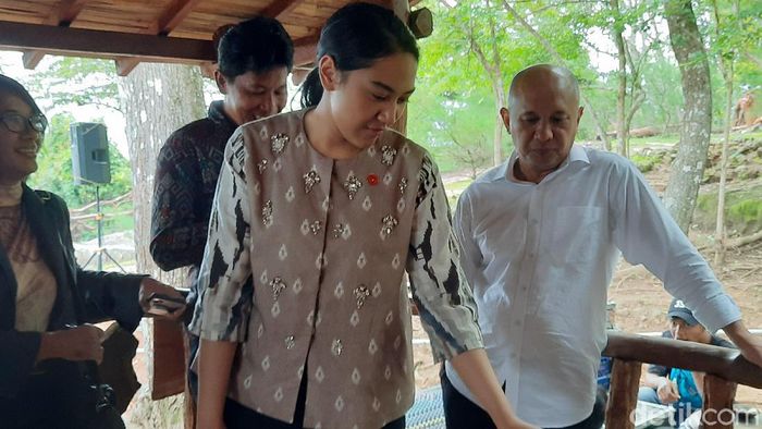 Putri Tanjung Putri Tanjung
