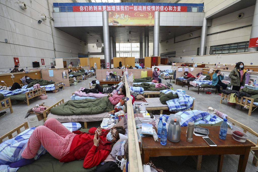 Pasien COVID-19 di Wuhan.