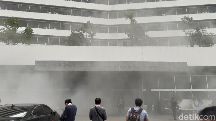 Kebakaran di Gedung DPR RI (Foto: Zhacky/detikcom)