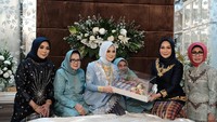 Proses lamaran kedua anak pejabat tersebut berlangsung di kediaman calon mempelai wanita, Jl Sirajuddin, Kelurahan Empoang, Kecamatan Binamu, Jeneponto, pada Kamis (20/2/2020). Acara berlangsung lancar dan hikmat. 