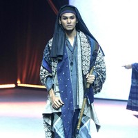 Deden Siswanto merilis koleksi busana muslim sarung dengan gaya kekinian di ajang Muslim Fashion Festival 2020, Jakarta Convention Center, Jakarta, Jumat [21/2/2020].  Foto: Mohammad Abduh/Wolipop.