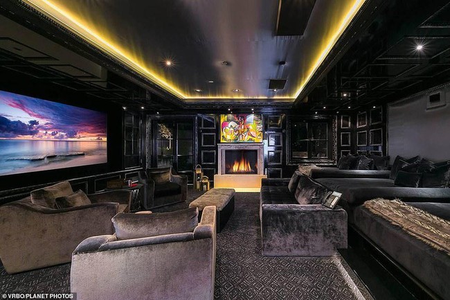 Sebelum rumah tersebut dibeli oleh Meghan dan Harry, sempat disewa oleh Kylie Jenner selama dua minggu. Meghan dan Harry nantinya akan bertetangga dengan Robert Downey Jr. hingga Caitlyn Jenner. Foto: Dok. VRBO