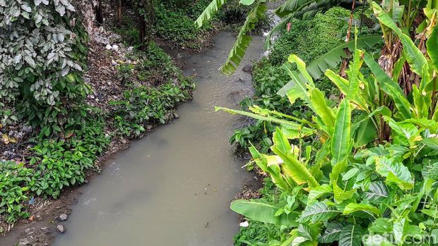 Sungai di sekitar lokasi yang disisir polisi