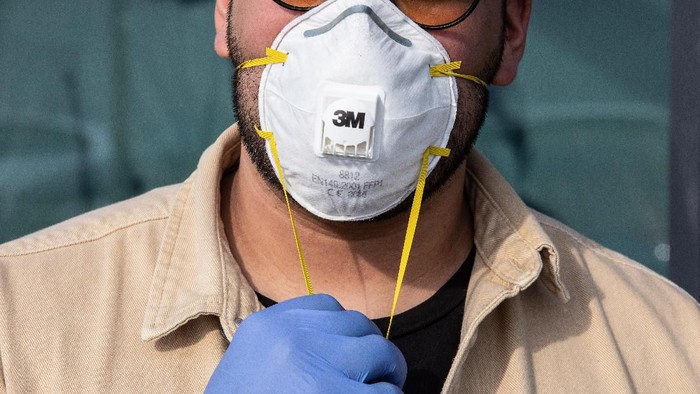 CASALPUSTERLENGO, ITALY - FEBRUARY 23: A man wearinig a respiratory mask and gloves is pictured on February 23, 2020 in Casalpusterlengo, south-west Milan, Italy. Casalpusterlengo is one of the ten small towns placed under lockdown earlier this morning as a second death from coronavirus sparked fears throughout the Lombardy region. (Photo by Emanuele Cremaschi/Getty Images)