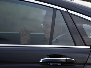 Usai Temui Raja Malaysia, Mahathir Hanya Tersenyum
