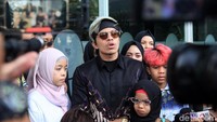 Mereka pun mengaku tak menerima uang dari hasil video cover lagu tersebut.