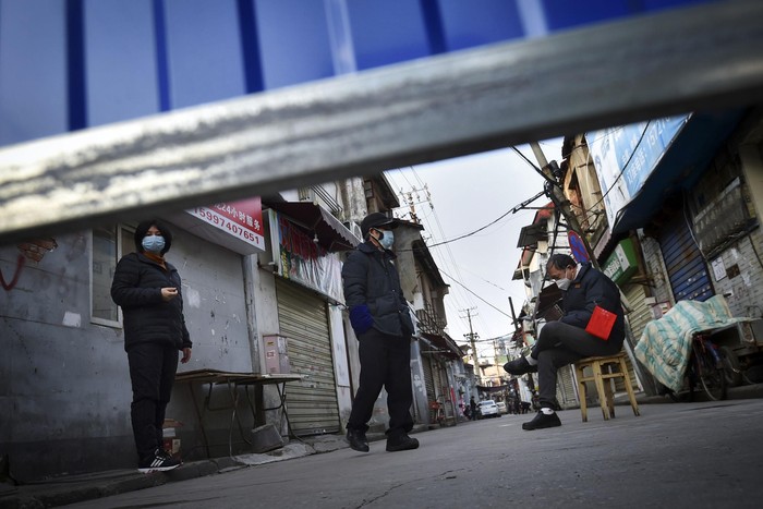 Potret Wuhan yang Masih 'Lockdown' Akibat Corona Wuhan di Provinsi Hubei merupakan kota yang menjadi pusat penyebaran virus corona. Hingga kini kota tersebut masih 'dikunci' akibat virus yang menewaskan 2.364 jiwa di seluruh dunia.