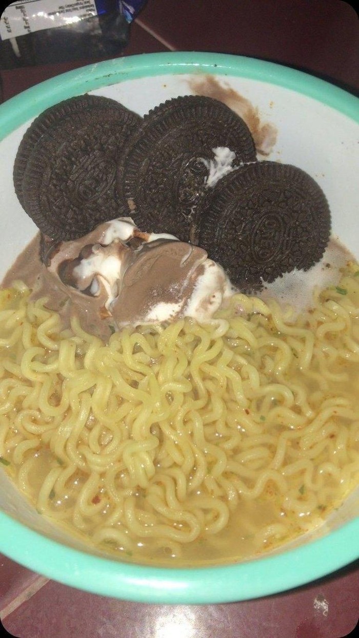 penistaan makanan