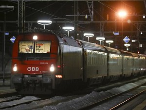 Panik Corona, Austria Hentikan Semua Kereta Api dari Italia