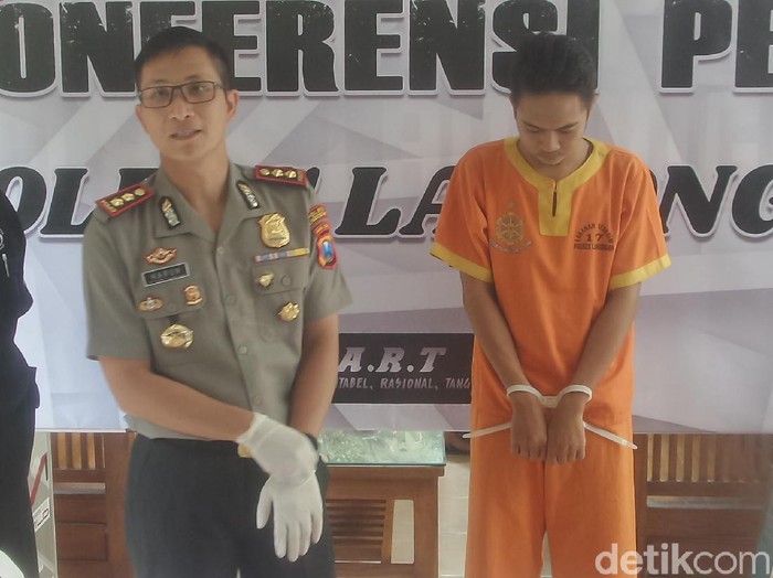Seorang pria di Lamongan nekat menyebarkan video dan foto mesum dirinya bersama seorang perempuan di media sosial. Itu ia lakukan karena kecewa gagal menikah dan putus cinta.