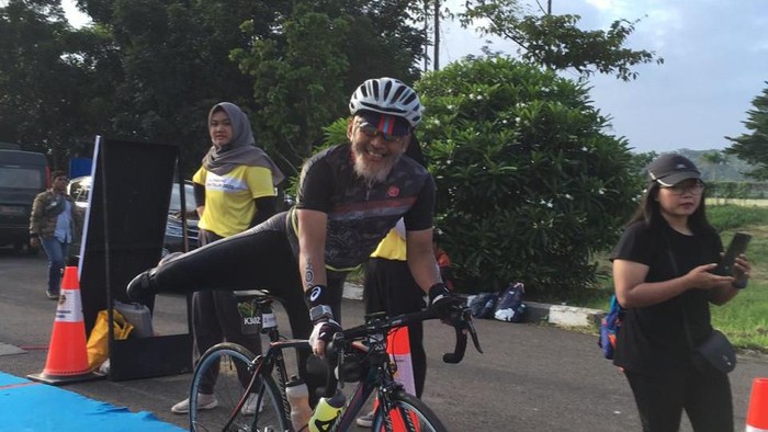 Salah satu peserta tertua yang menjadi juara di kelas umur 60 tahun ke atas, Lukman Tedji, mengaku senang bisa mengikuti Palembang Triathlon 2020 ini.