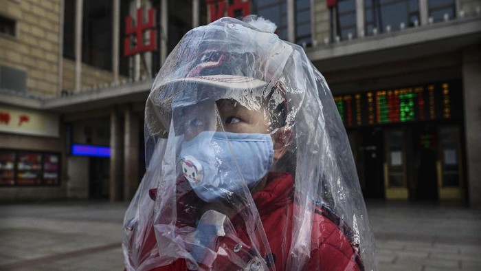 Aktivitas Warga Dunia di Tengah Virus Corona Wabah virus corona telah melanda ke sejumlah negara di dunia usai pertama kali diidentifikasi di Wuhan. Yuk, lihat aktivitas warga di tengah wabah virus corona