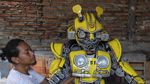 Unik! Perajin di Solo Bikin Kostum Robot Berbagai Bentuk