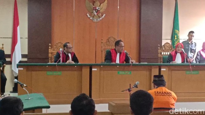 Heri Cahyono (39) divonis hukuman mati. Ia merupakan pembunuh Heru Susilo (45), seorang juru parkir yang juga pesilat Persaudaraan Setia Hati Terate (PSHT).