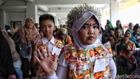 Peragaan busana tersebut digelar di Rusun Marunda, Jakarta Utara, Senin (24/2/2020).