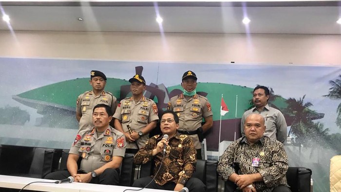 Asap yang sempat menyelimuti gedung Nusantara III kompleks MPR/DPR berasal dari sistem aerosol yang eror. Polisi saat ini sedang mengolah tempat kejadian perkara (TKP) untuk mengecek penyebab sistem aerosol itu bisa eror.
