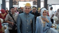 Irma Dwiyani Iskandar belum lama ini menjalani proses mappetuada atau lamaran dengan Fachry Pahlevi Konggoasa, putra dari Bupati Konawe, Sulawesi Tenggara (Sultra). Proses lamaran mereka menjadi ramai diperbincangkan karena jumlah mahar yang fantastis.