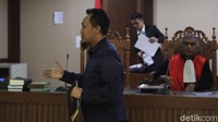 Selain hukuman pidana, hakim meminta jaksa KPK membuka rekening milik Mujib yang diblokir untuk kebutuhan istri dan anak terdakwa Mujib.