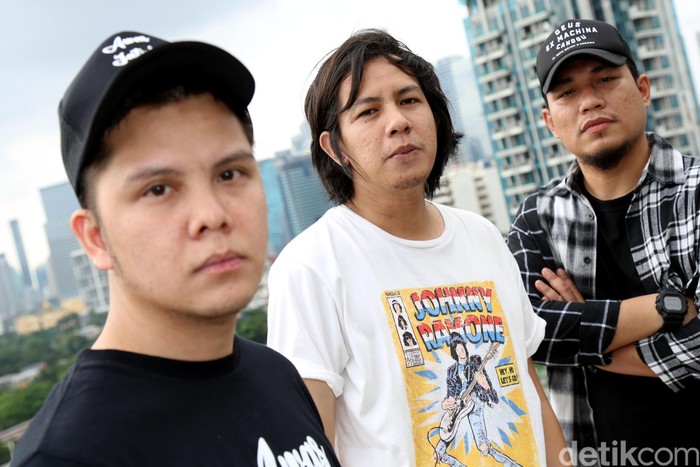 Armada Armada Band