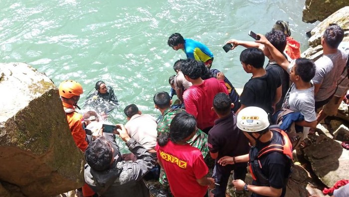 Tim temukan jasad mahasiswi Makassar yang sempat hilang usai terpeleset di air terjun di Maros (Dok. Istimewa)