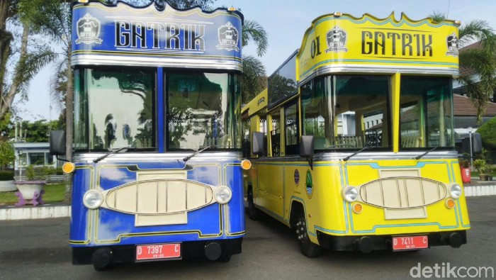 Bus wisata di Ciamis.