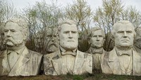 Patung ini dibuat oleh David Adickes sejak 1998. Ia sebenarnya membuat tiga set patung yang ditempatkan di Texas, South Dakota, dan Virginia. (Foto: Patrick Smith/GettyImages)