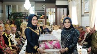 Hamsiah mengatakan membesar-besarkan nilai mahar ialah bukan budaya orang Bugis-Makassar. Ia memastikan mahar pernikahan putrinya tidak semata pada nilai. Menurut Hamsiah, mahar putrinya terlalu dibesar-besarkan lantaran lahan di Konawe memang didominasi lahan tambang nikel sehingga siapapun yang diberi mahar tanah dari tanah di sana akan menerima lahan tambang nikel. Hamsiah mengatakan hal semacam ini tidak terlalu baik disebarluaskan, terutama karena putri dan calon menantunya sama-sama anak pejabat negara.