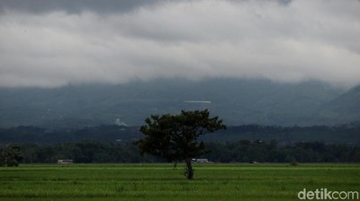 Penampakan Kabupaten Bandung yang Diselimuti Awan Hitam